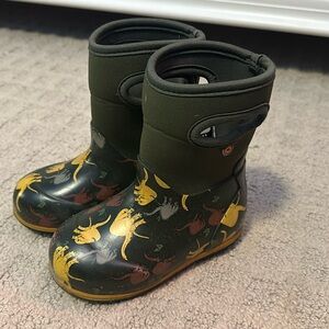Size 8 waterproof kid bogs